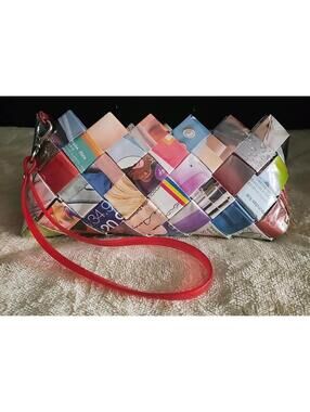 ECOIST FOLDED MAGAZINE PURSE with  RED STRAP CLUTCH RED INTERIOR NEW UNIQUE